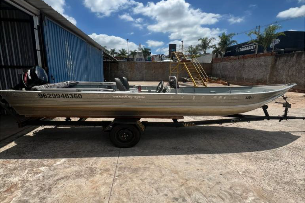 Lancha 15 pés - Ano 2011